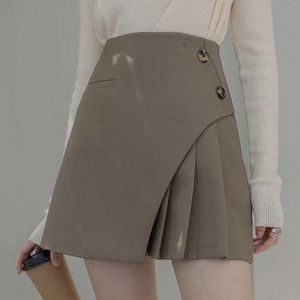 Irregular pleated skirt